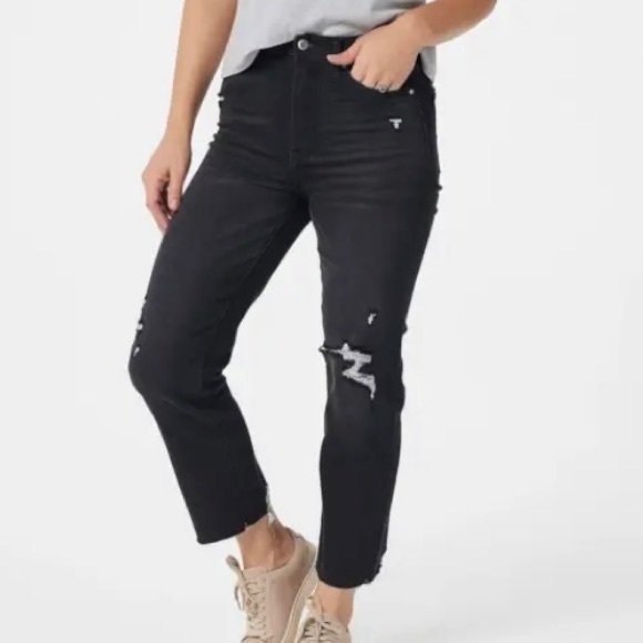 Serra Retreat Denim - Serra Retreat NWT black distressed cropped jeans. Size 26W women’s comfort jean